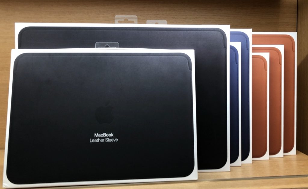 MacBook】純正レザースリーブ13インチのレビュー．圧倒的な上品さ 