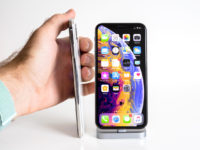 Apple iPhone Xs Max Gold Silver Smartphone thickness