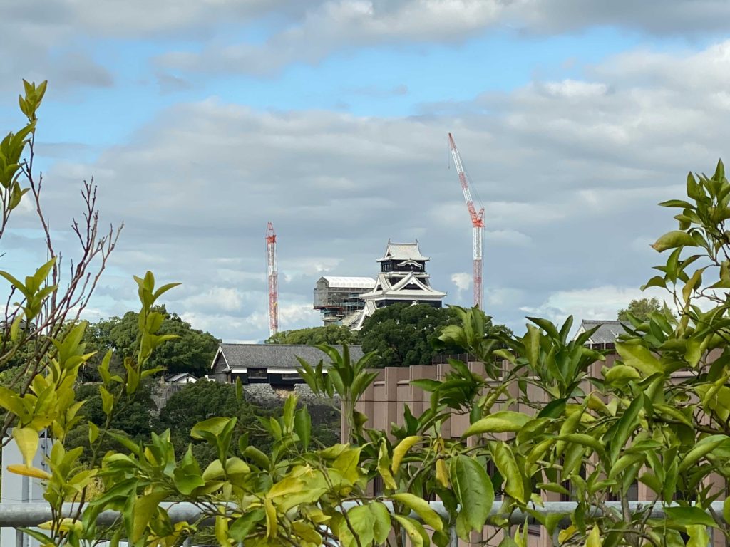 出所:SMATU.net
屋上からは，熊本城も見えます．