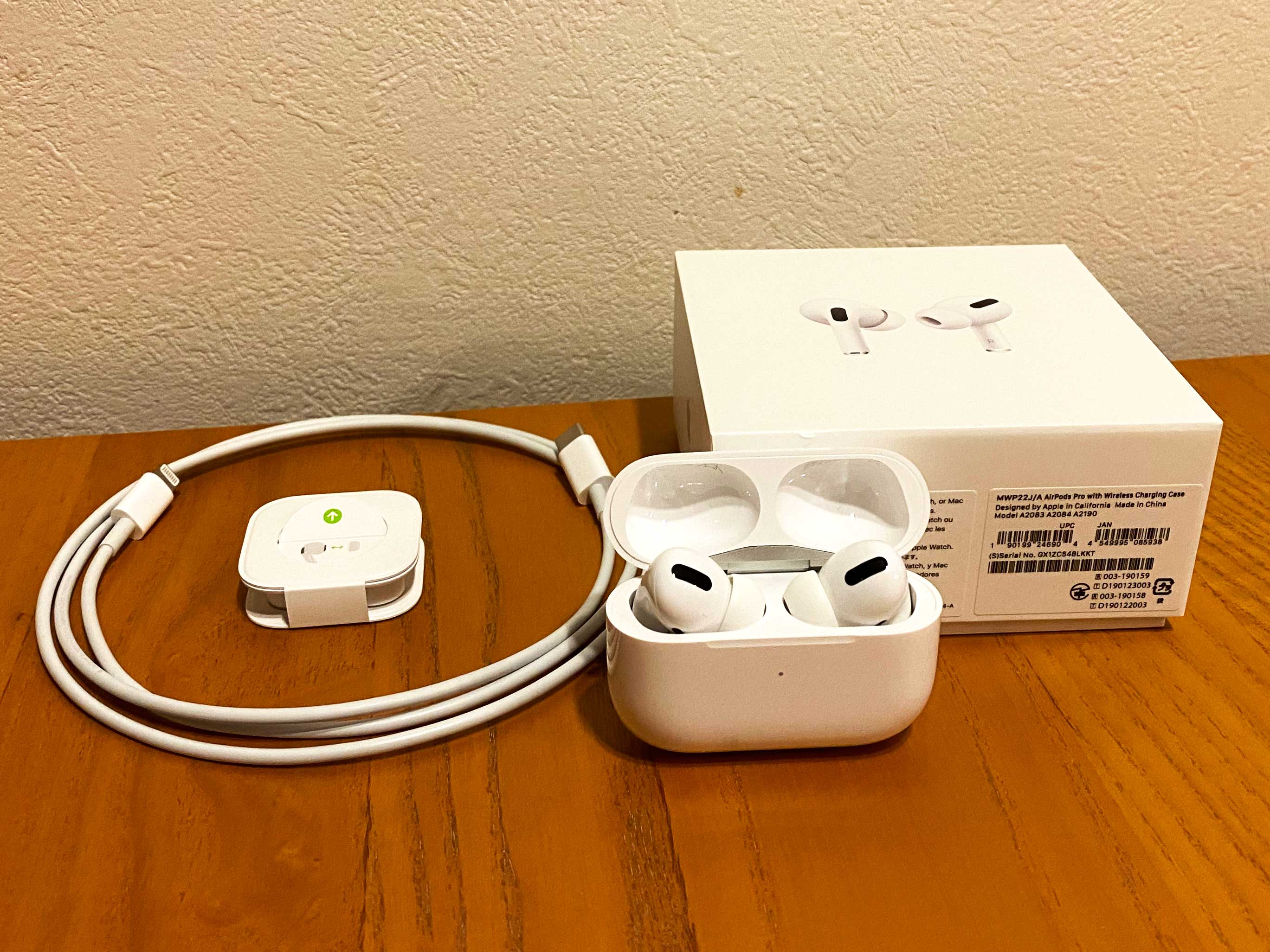 日本初の公式 C Apple AirPods Pro ワイヤレス充電ケース付属 イヤフォン