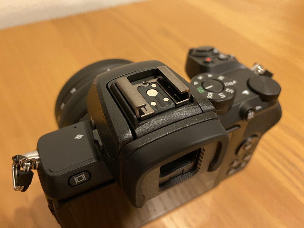 Photo:SMATU.netにて撮影
Nikon『Z50』のボディには，ホットシューカバーが付属していません．