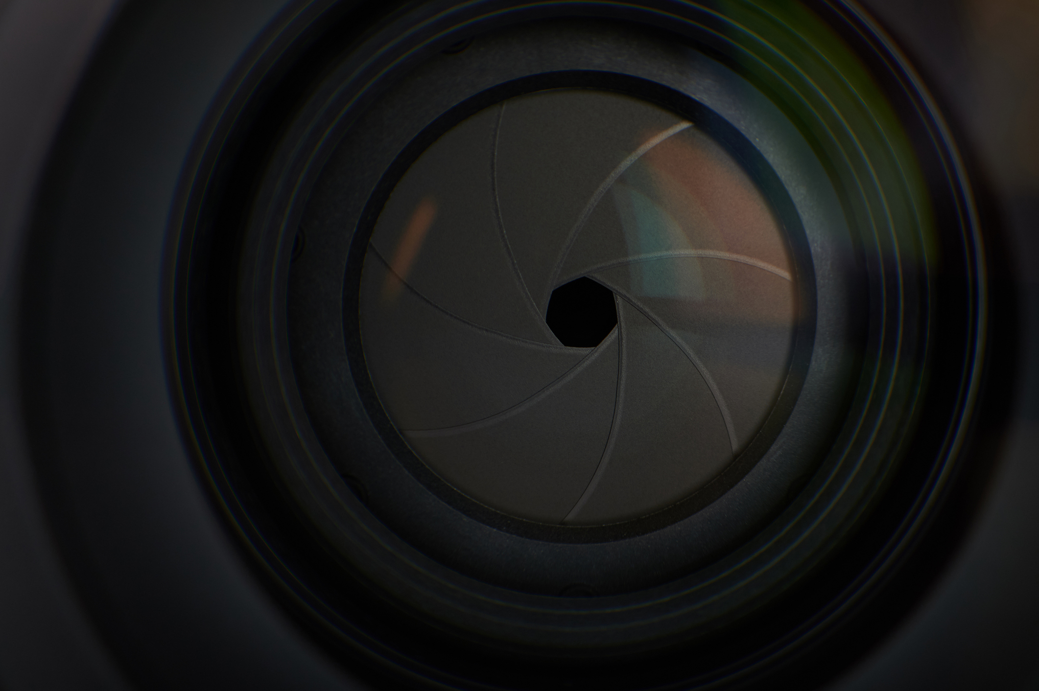 Lens aperture hole