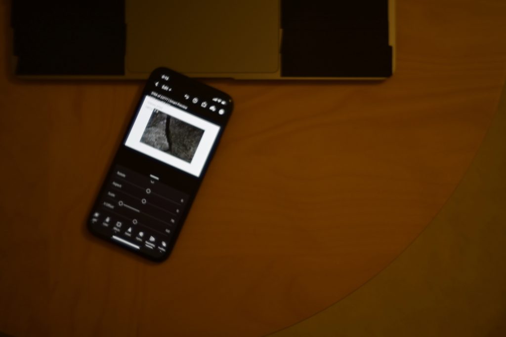 Lightroom CC（iPhone/iPad/Mac版）では，簡単に写真に白い枠を設定して投稿が可能．